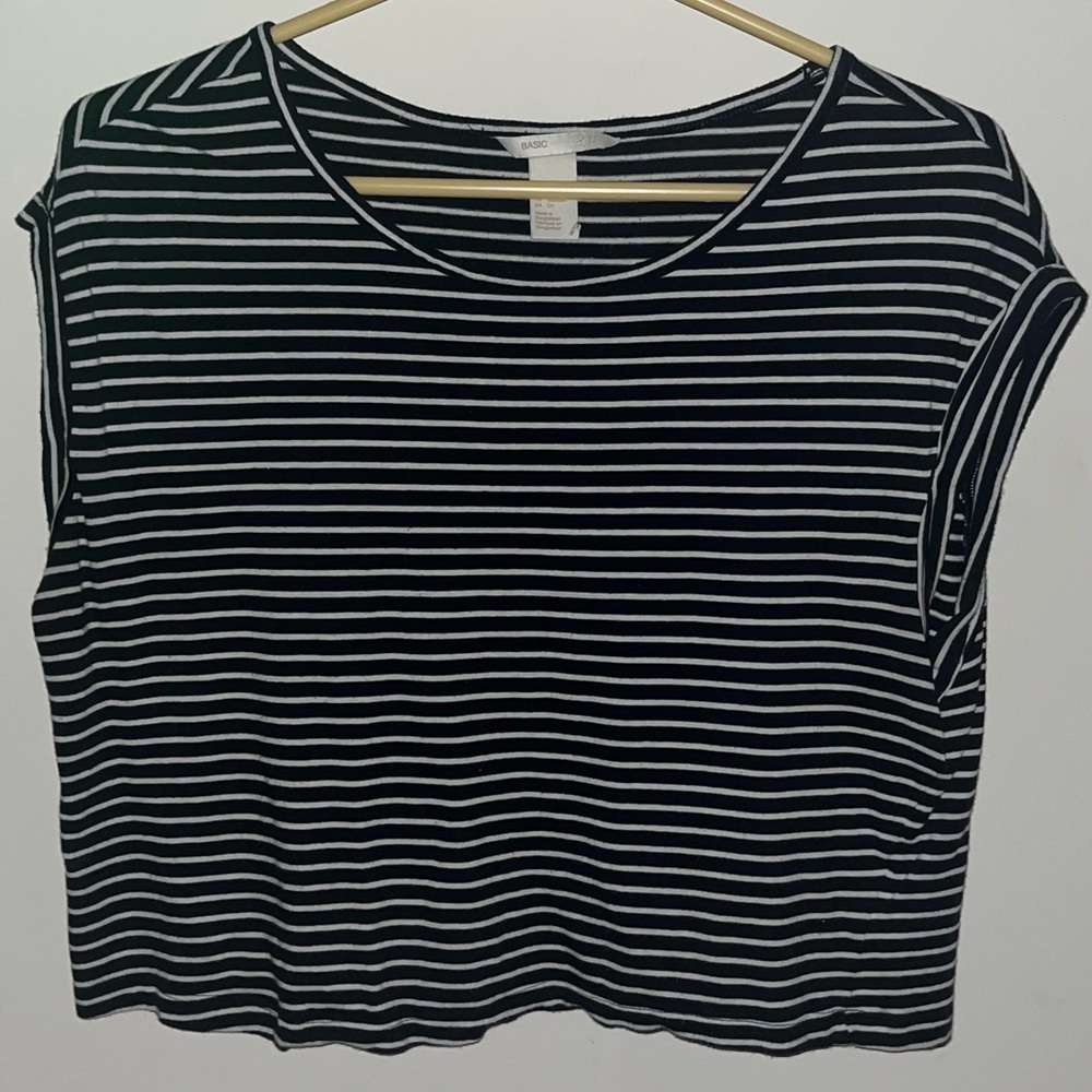 ⭐️H&M striped cropped top